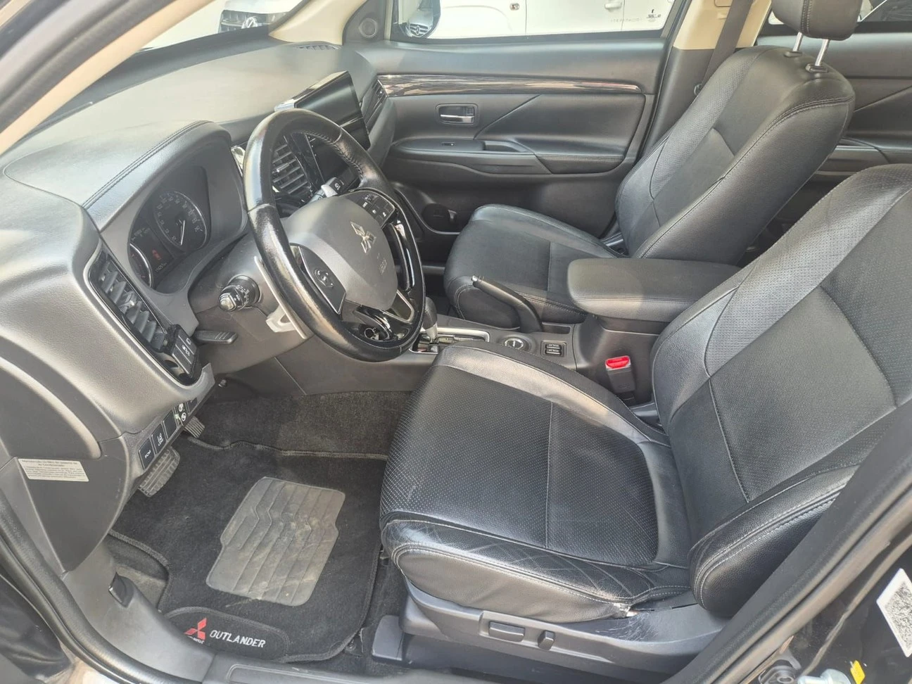 MITSUBISHI OUTLANDER