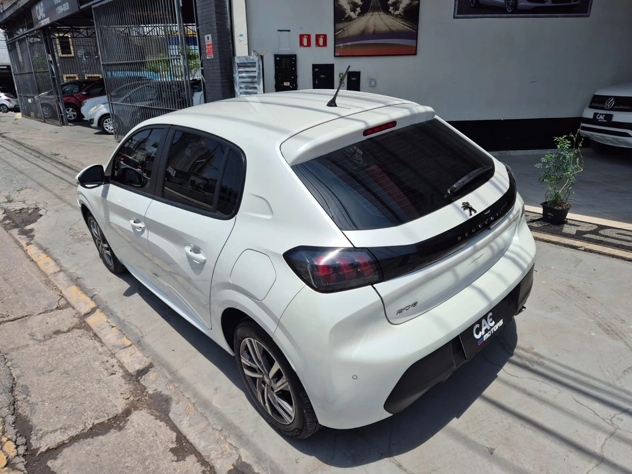PEUGEOT 208