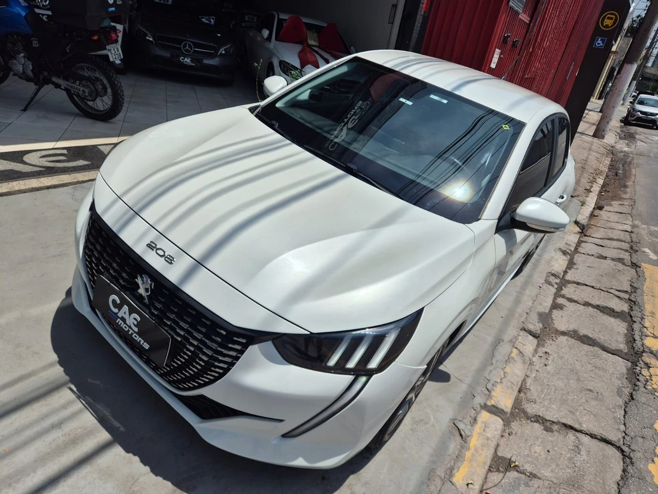 PEUGEOT 208