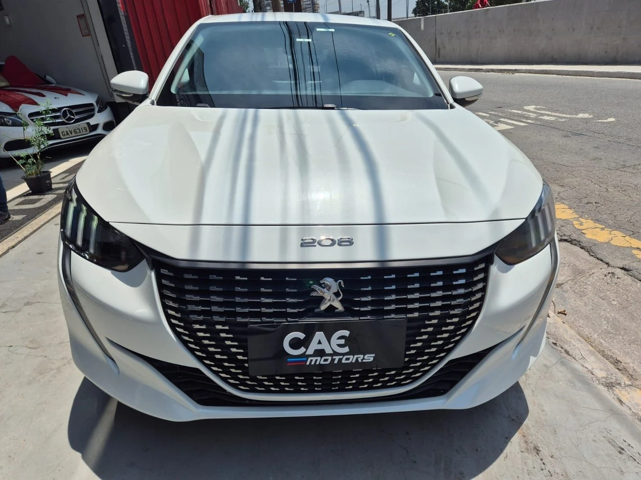 PEUGEOT 208