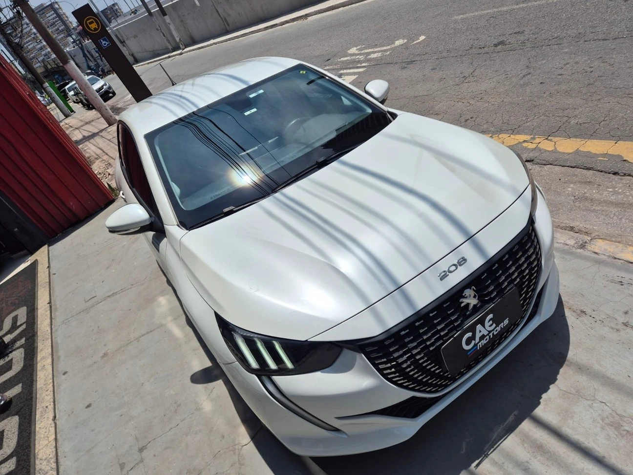 PEUGEOT 208