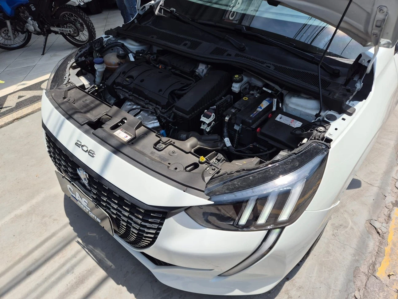 PEUGEOT 208