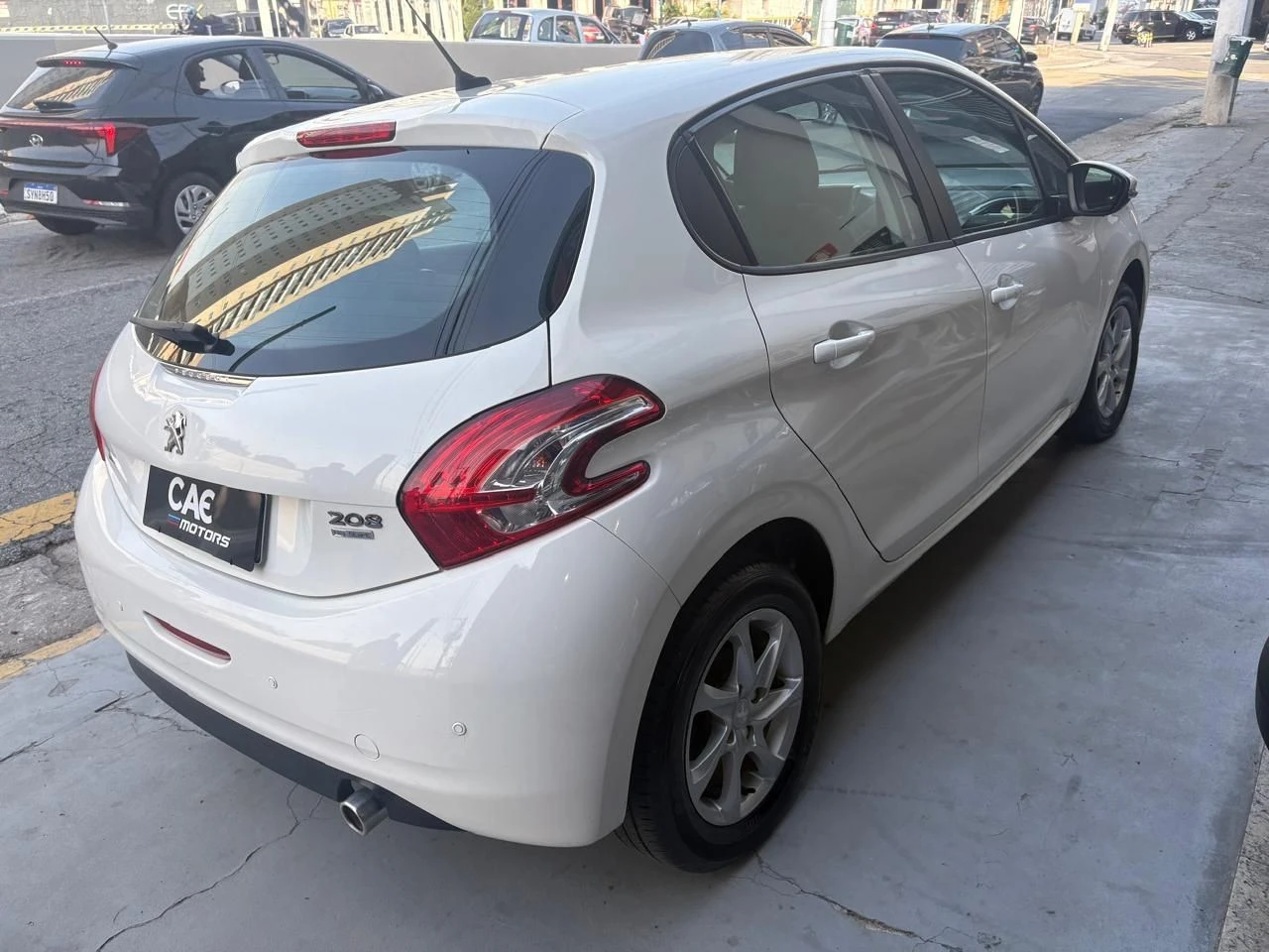 PEUGEOT 208