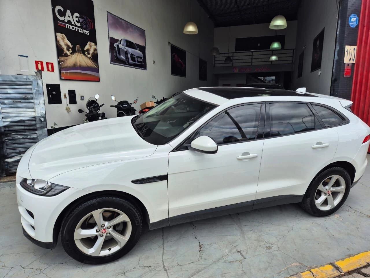 JAGUAR F-PACE