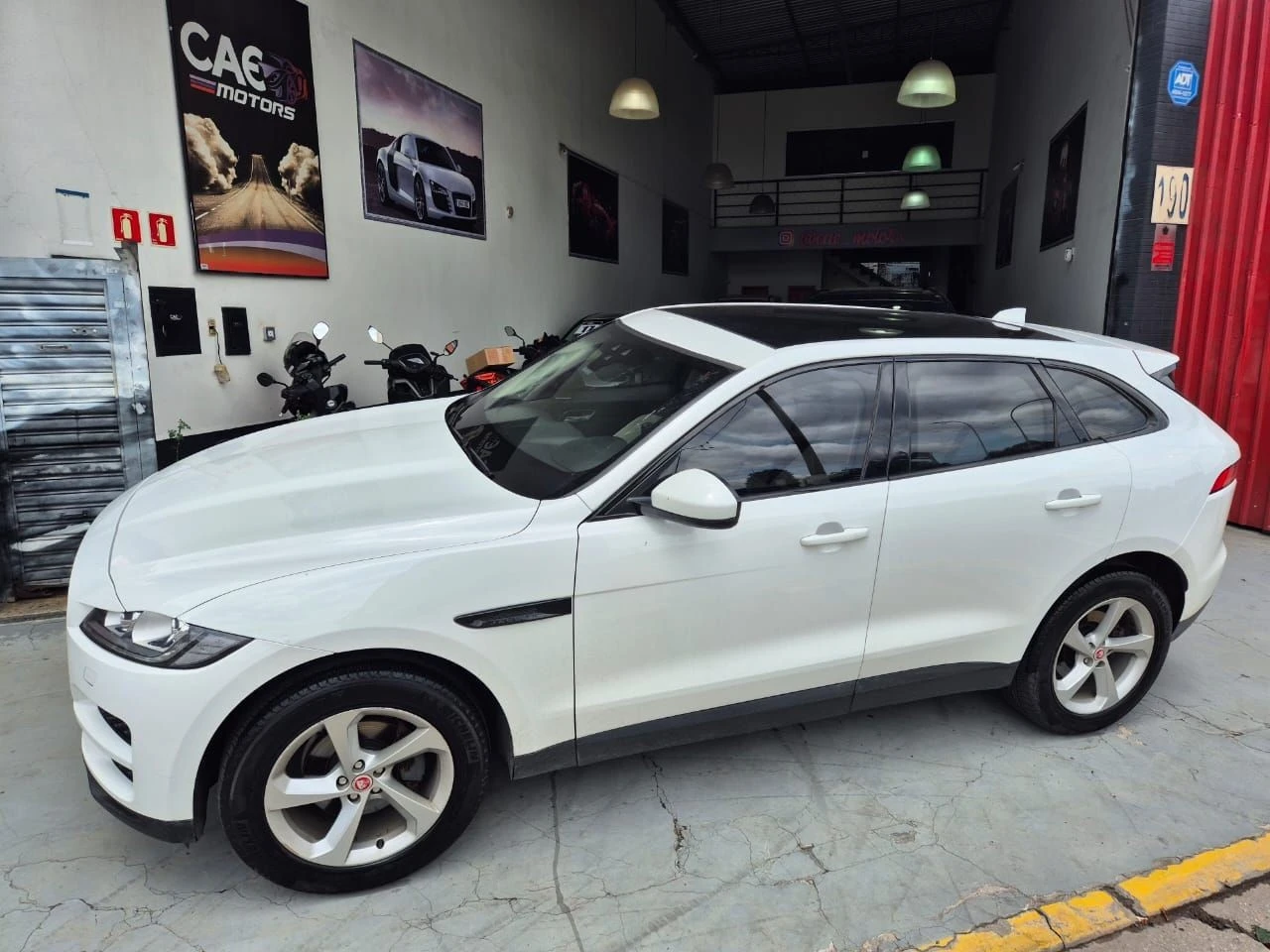 JAGUAR F-PACE