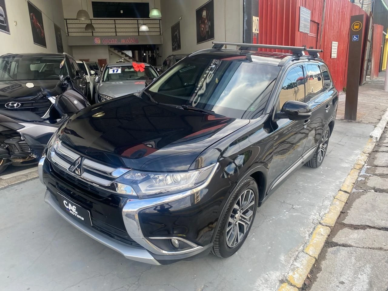 MITSUBISHI OUTLANDER