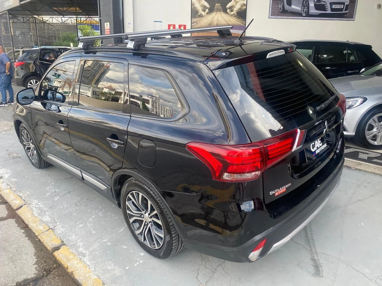 MITSUBISHI OUTLANDER