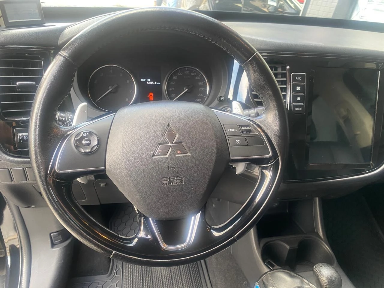 MITSUBISHI OUTLANDER