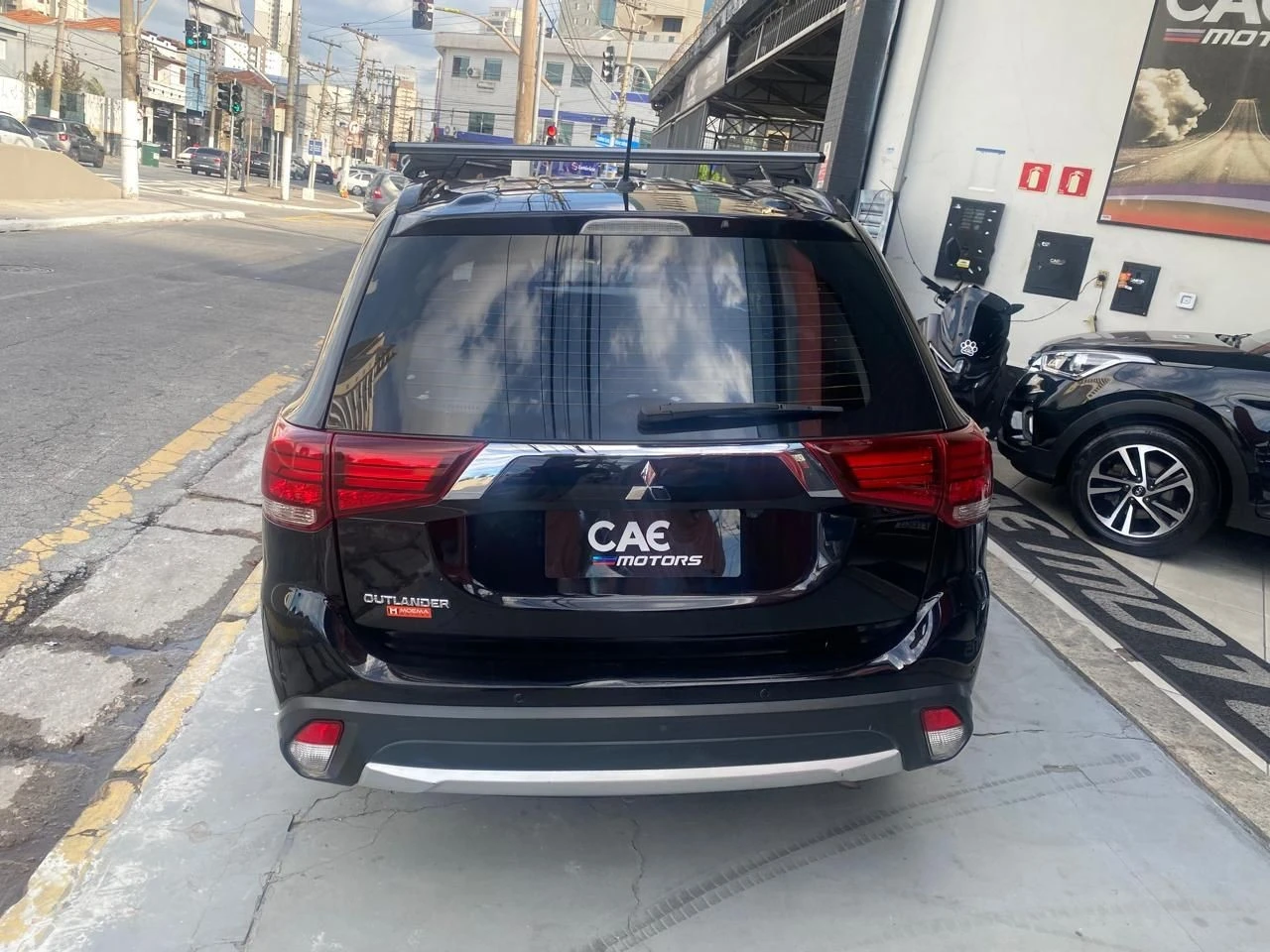 MITSUBISHI OUTLANDER