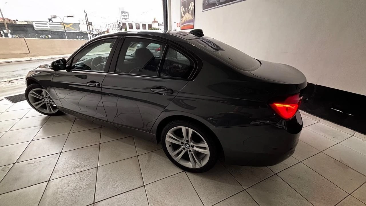 BMW 320i