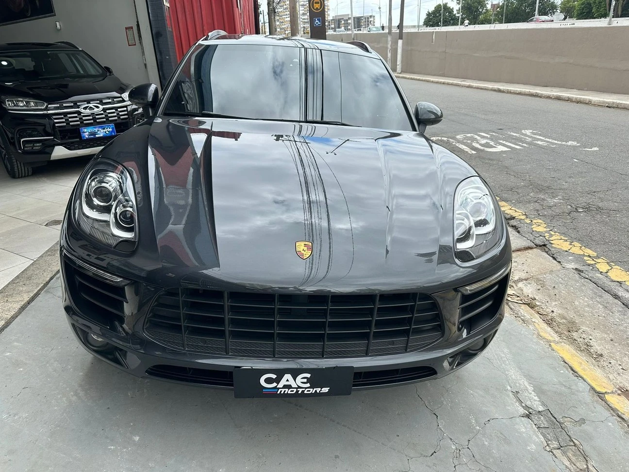PORSCHE MACAN