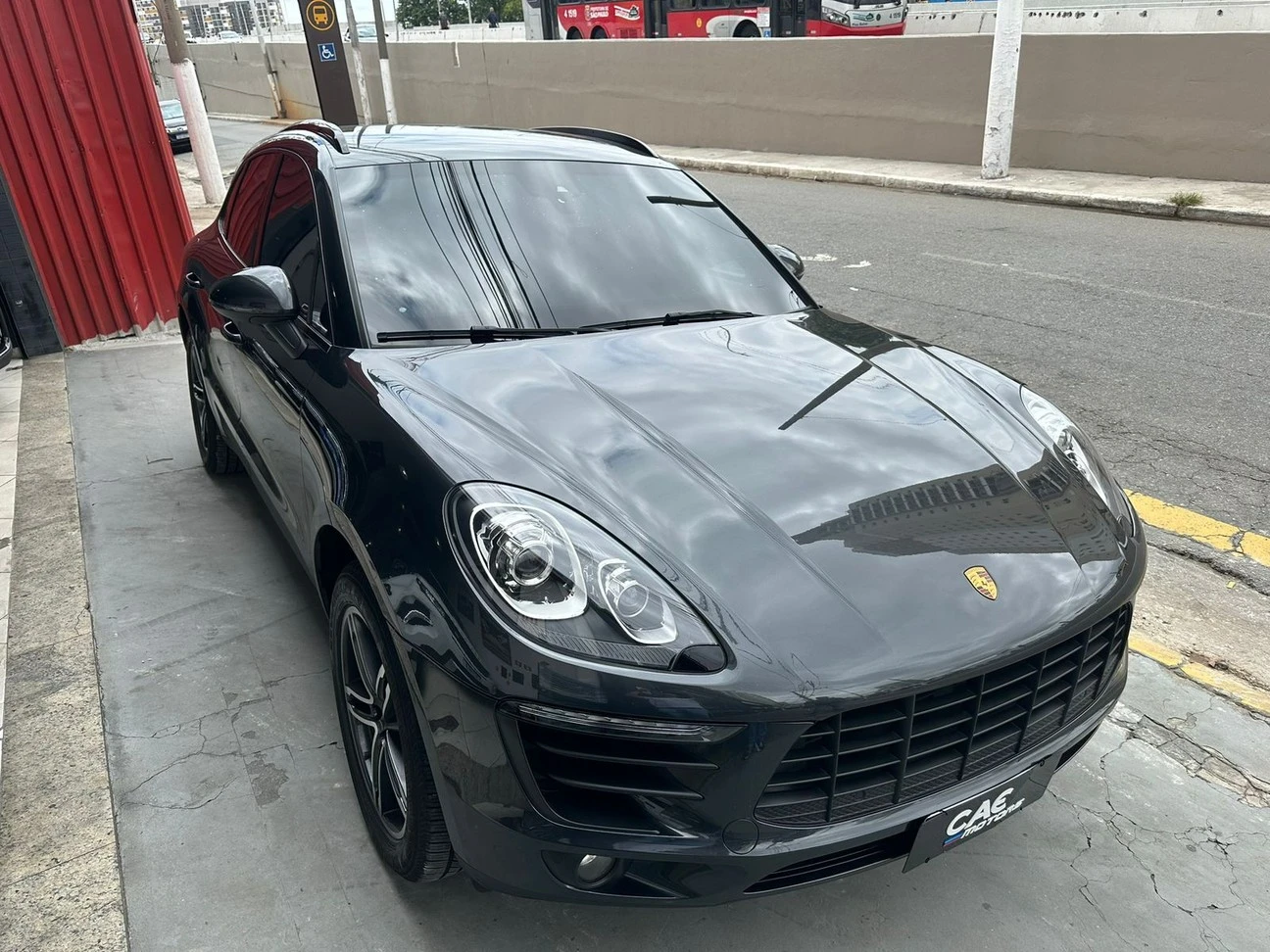 PORSCHE MACAN