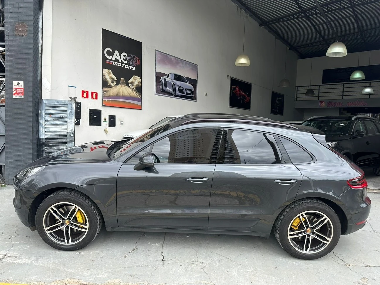 PORSCHE MACAN