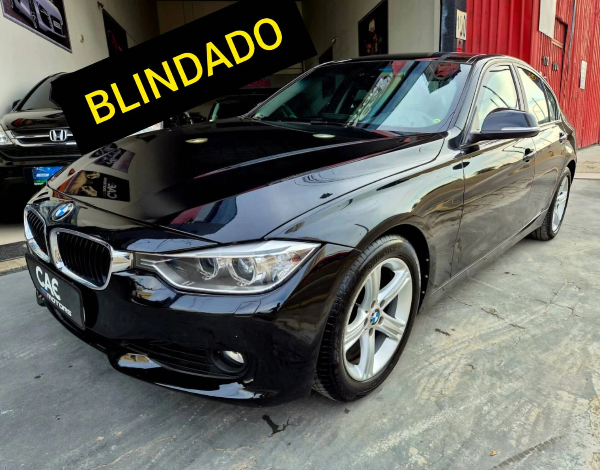 320i