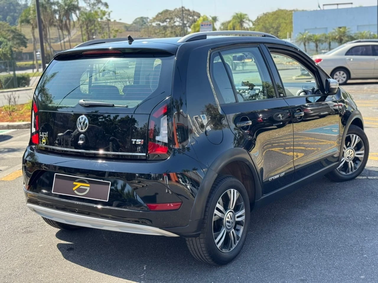 VOLKSWAGEN CROSS UP