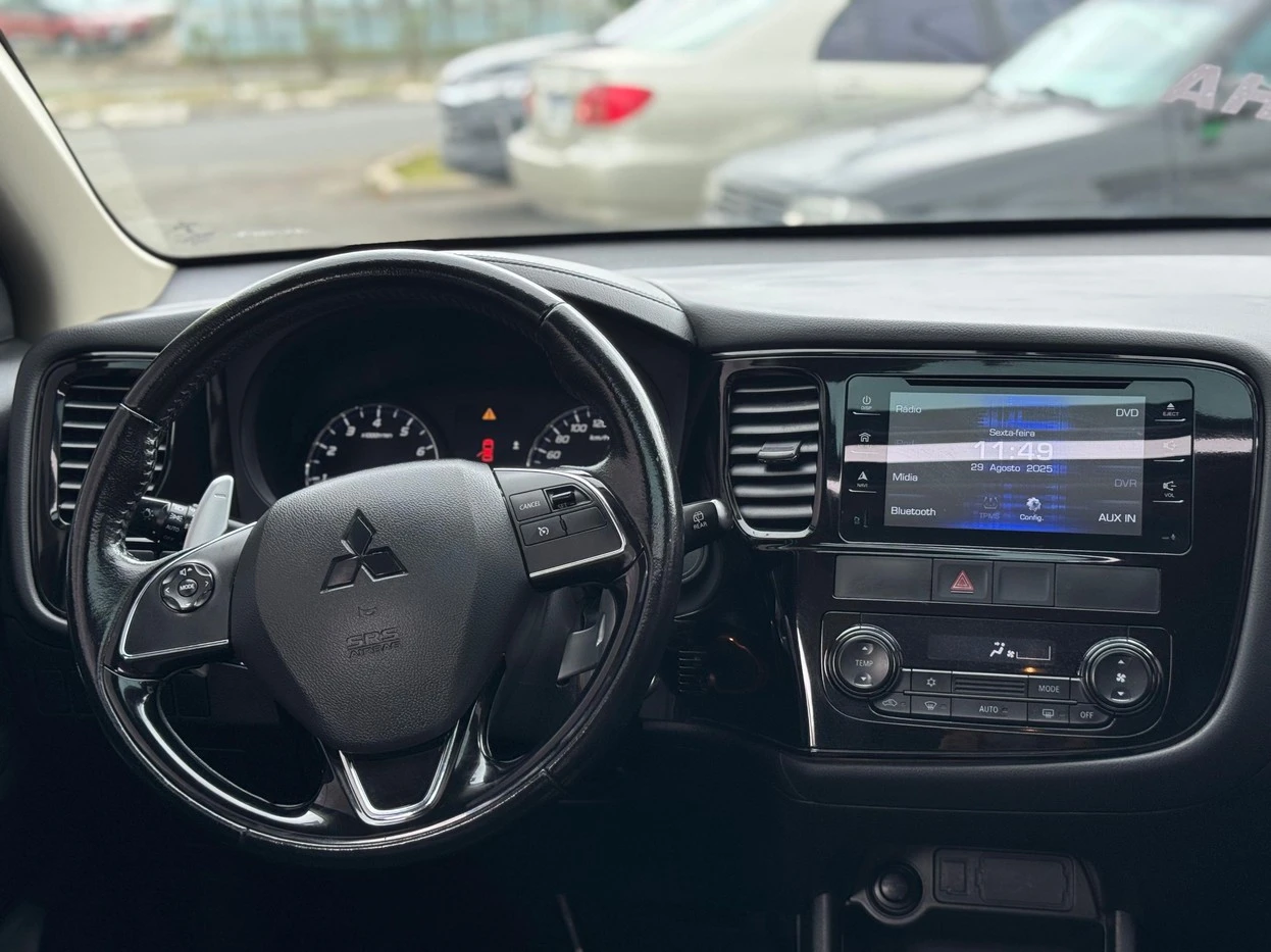 MITSUBISHI OUTLANDER