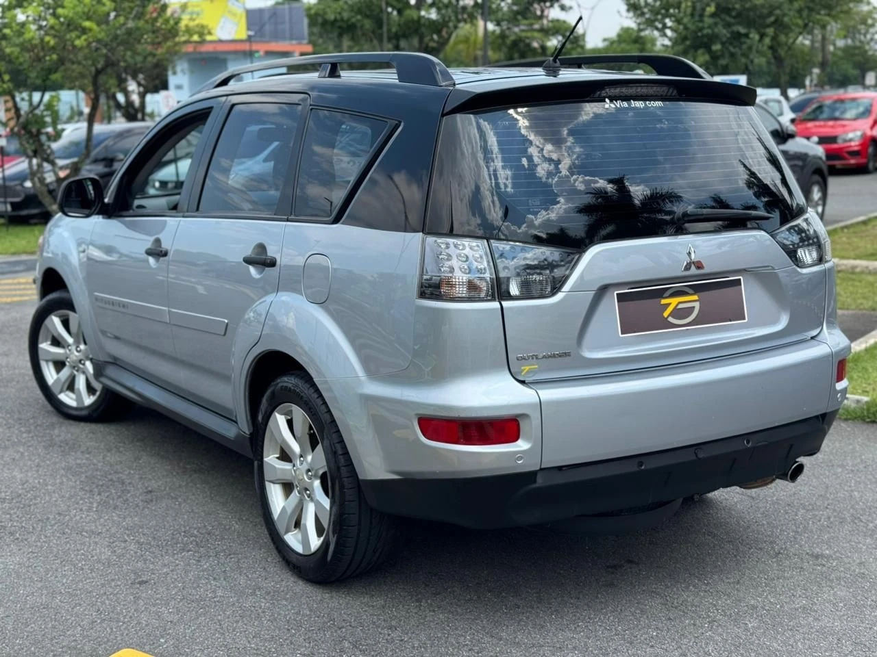 MITSUBISHI OUTLANDER