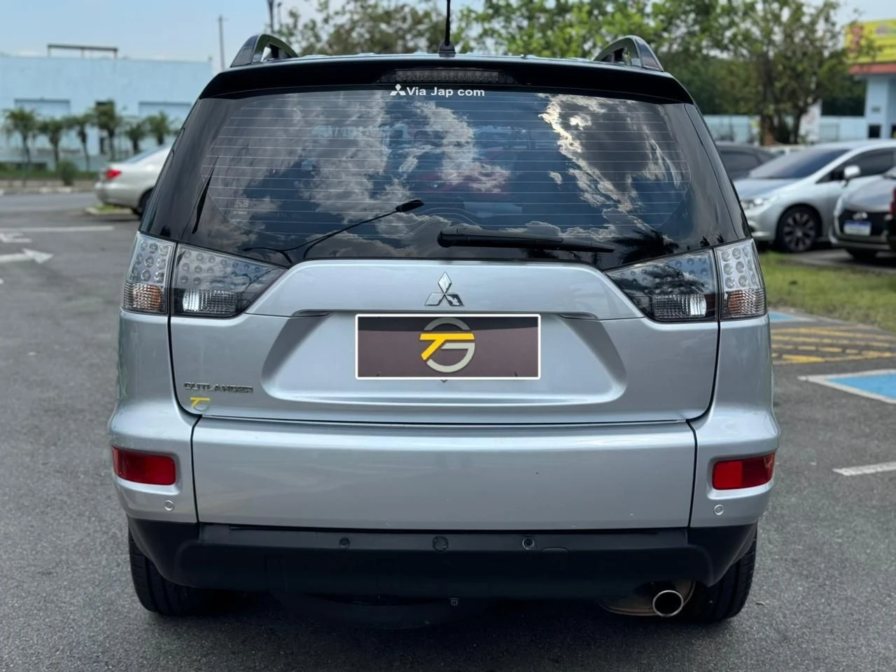 MITSUBISHI OUTLANDER