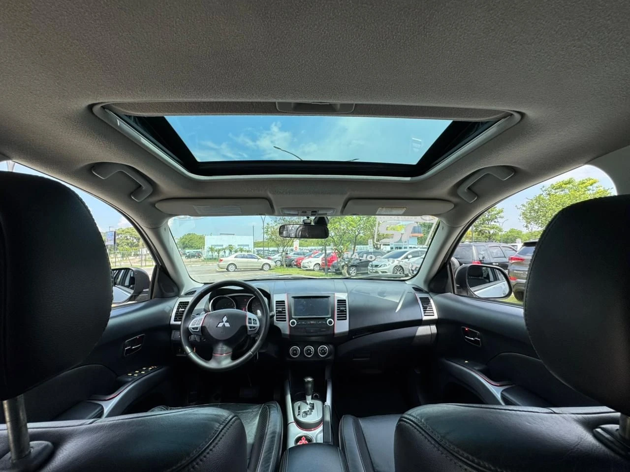 MITSUBISHI OUTLANDER