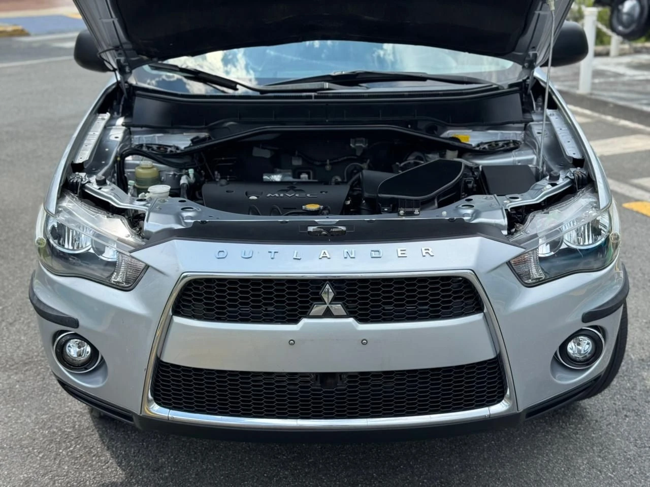 MITSUBISHI OUTLANDER