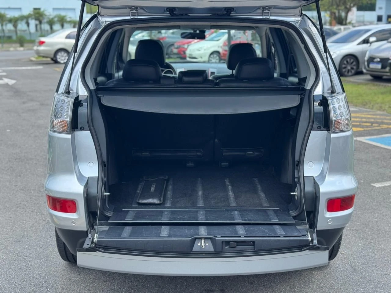 MITSUBISHI OUTLANDER