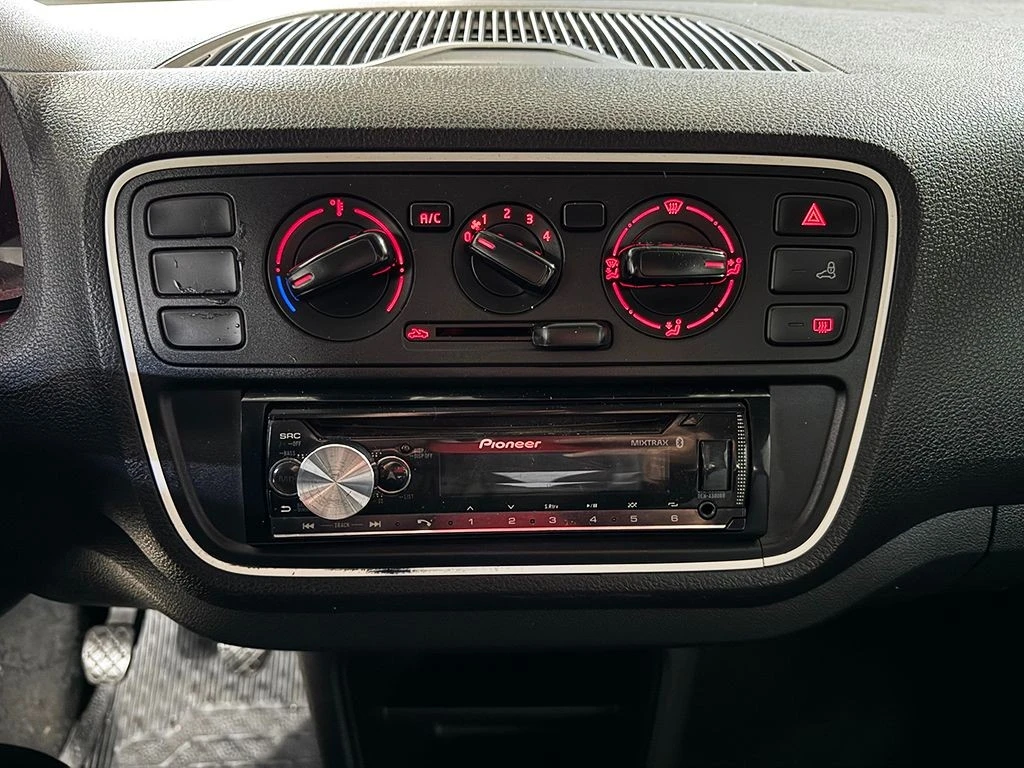 VOLKSWAGEN UP