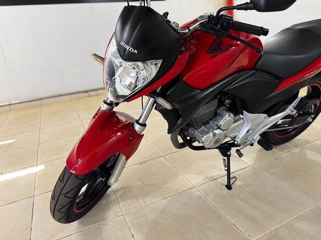 HONDA CB 300R