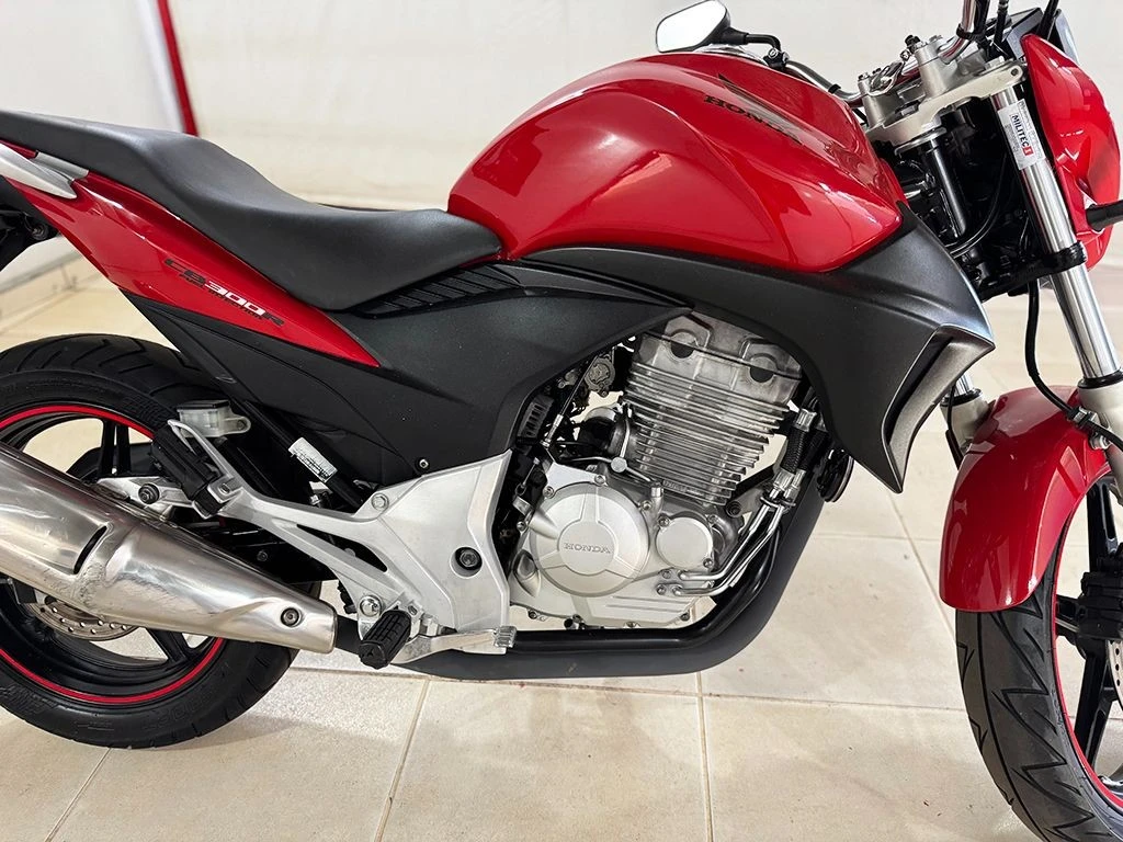 HONDA CB 300R