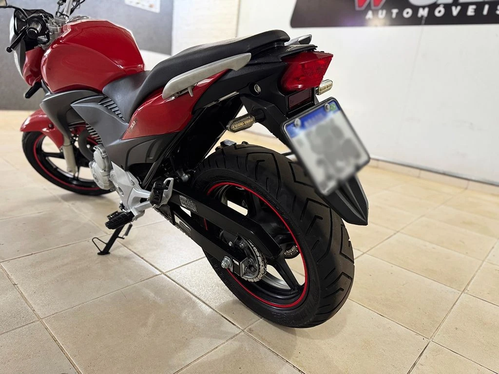 HONDA CB 300R