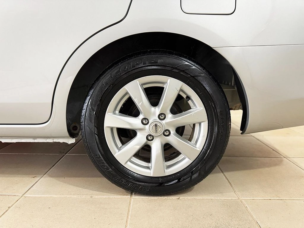 NISSAN VERSA