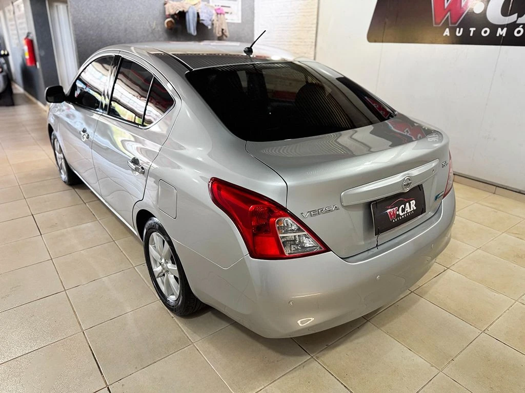 NISSAN VERSA