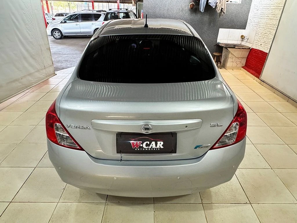 NISSAN VERSA