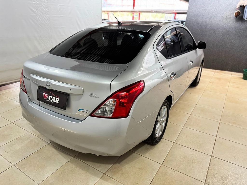 NISSAN VERSA
