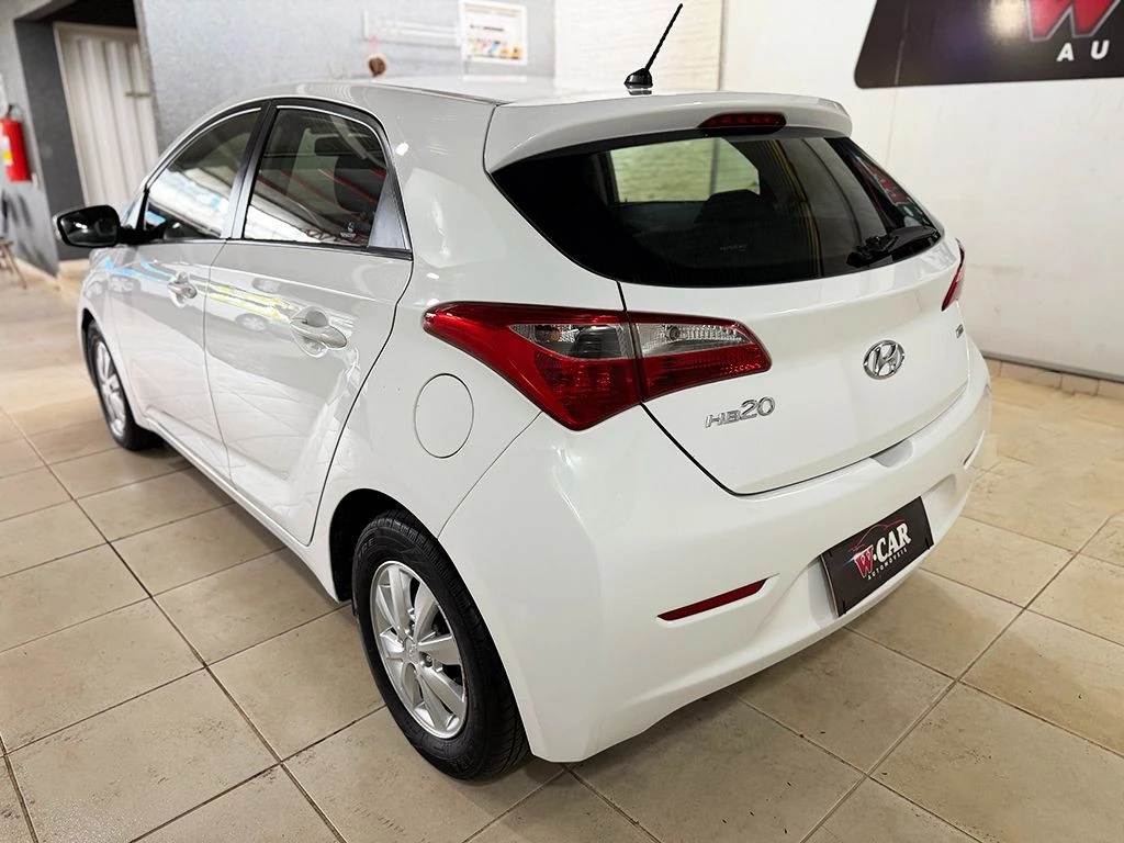 HYUNDAI HB20