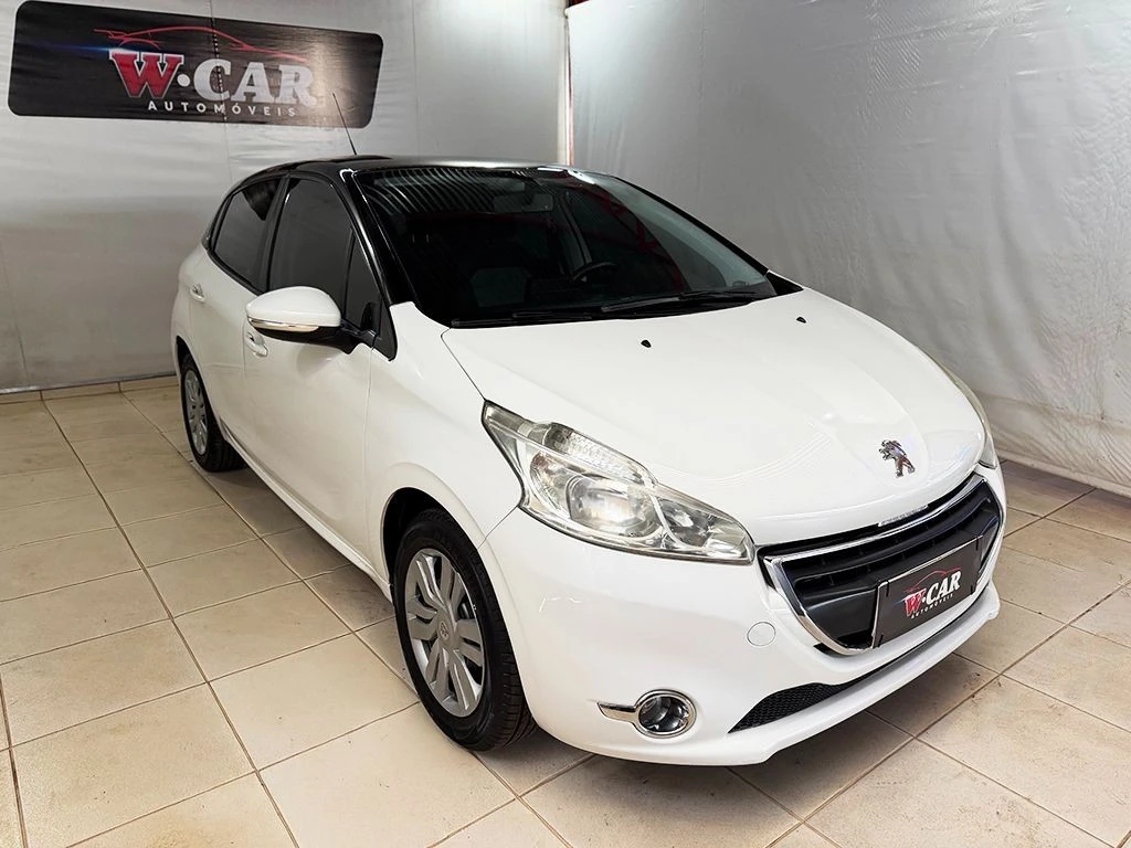 PEUGEOT 208
