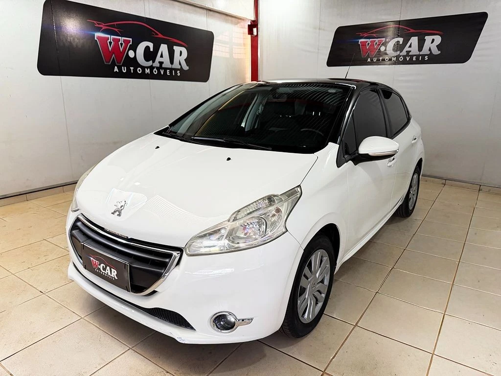 PEUGEOT 208