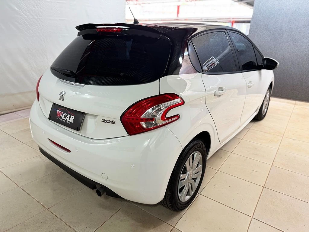 PEUGEOT 208