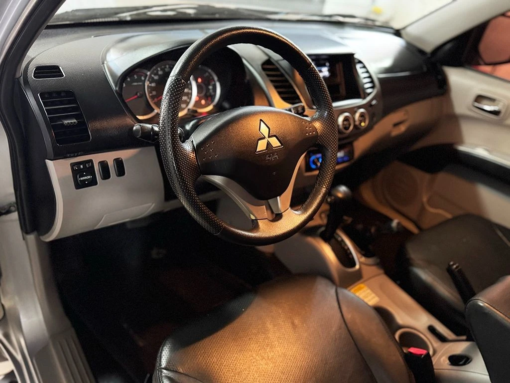 MITSUBISHI L200 TRITON