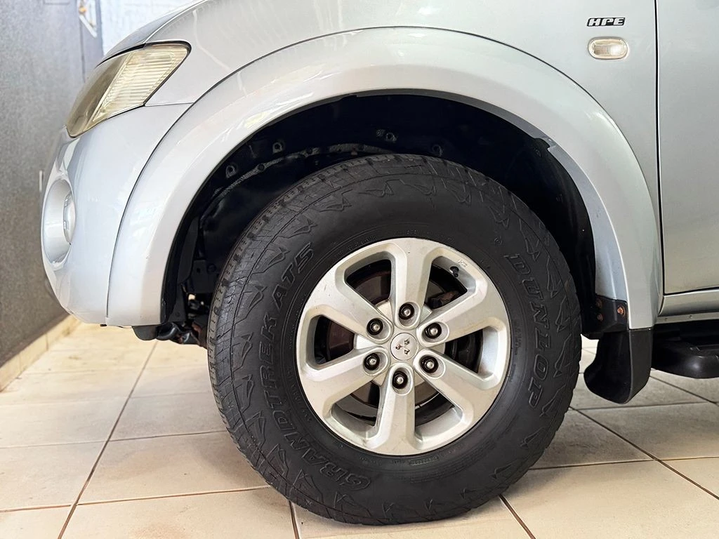 MITSUBISHI L200 TRITON