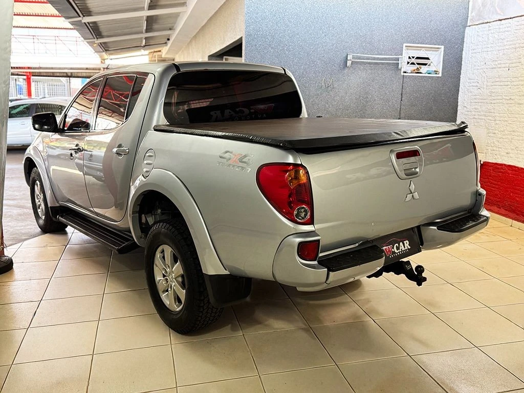 MITSUBISHI L200 TRITON