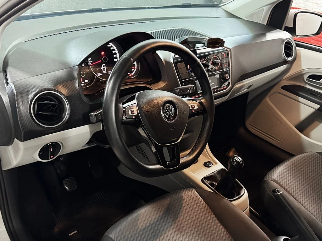 VOLKSWAGEN UP