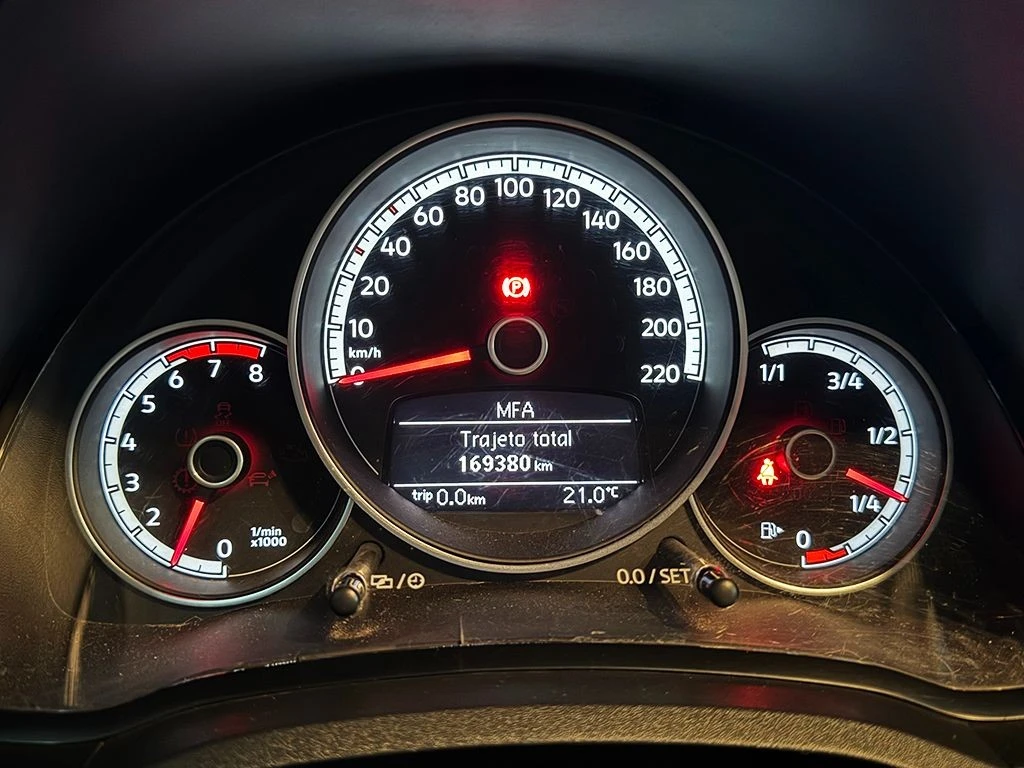 VOLKSWAGEN UP