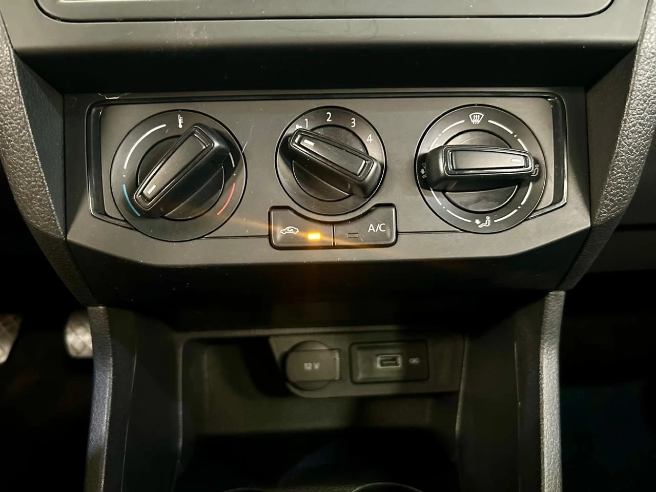VOLKSWAGEN VOYAGE
