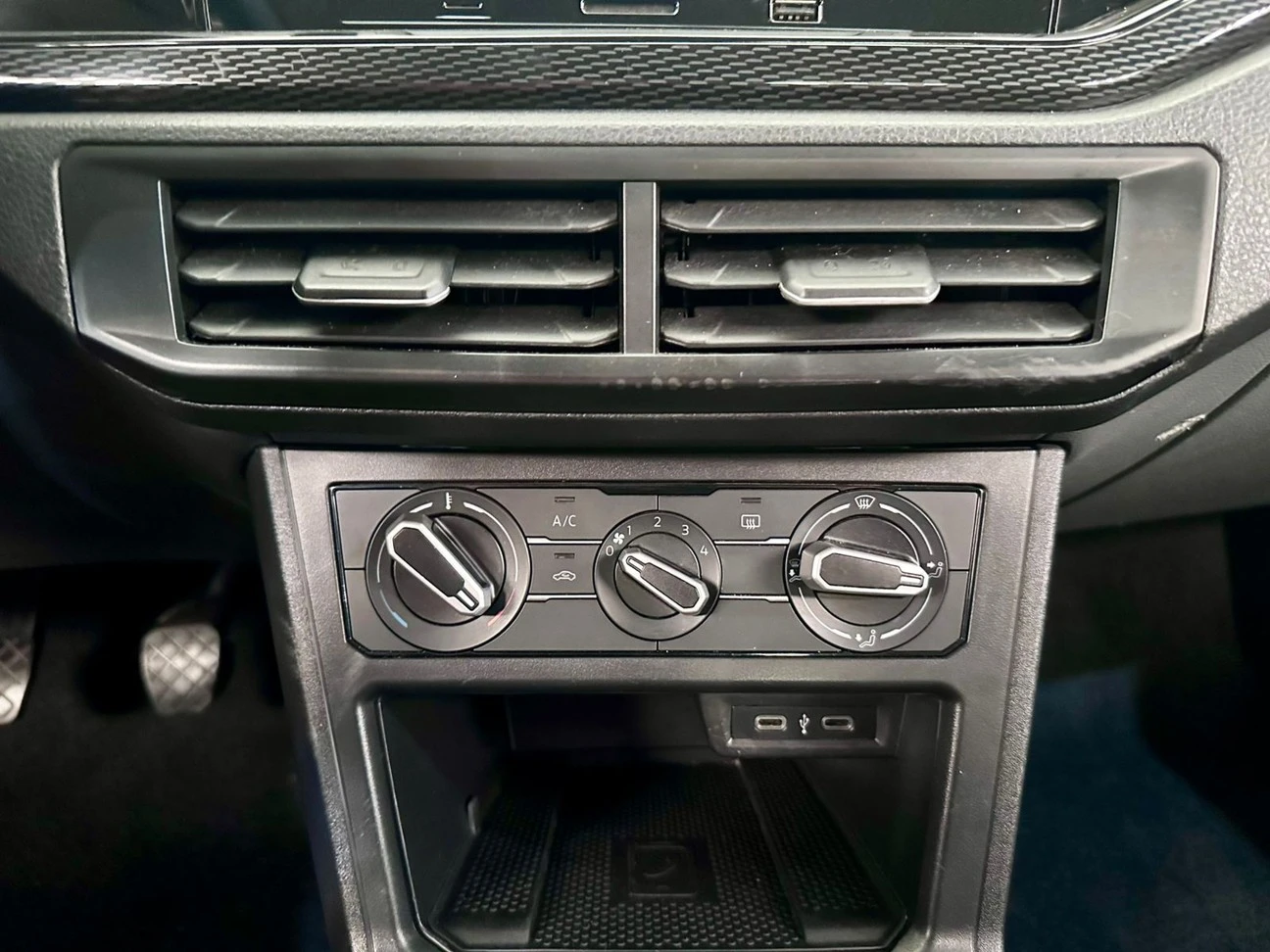 VOLKSWAGEN VIRTUS