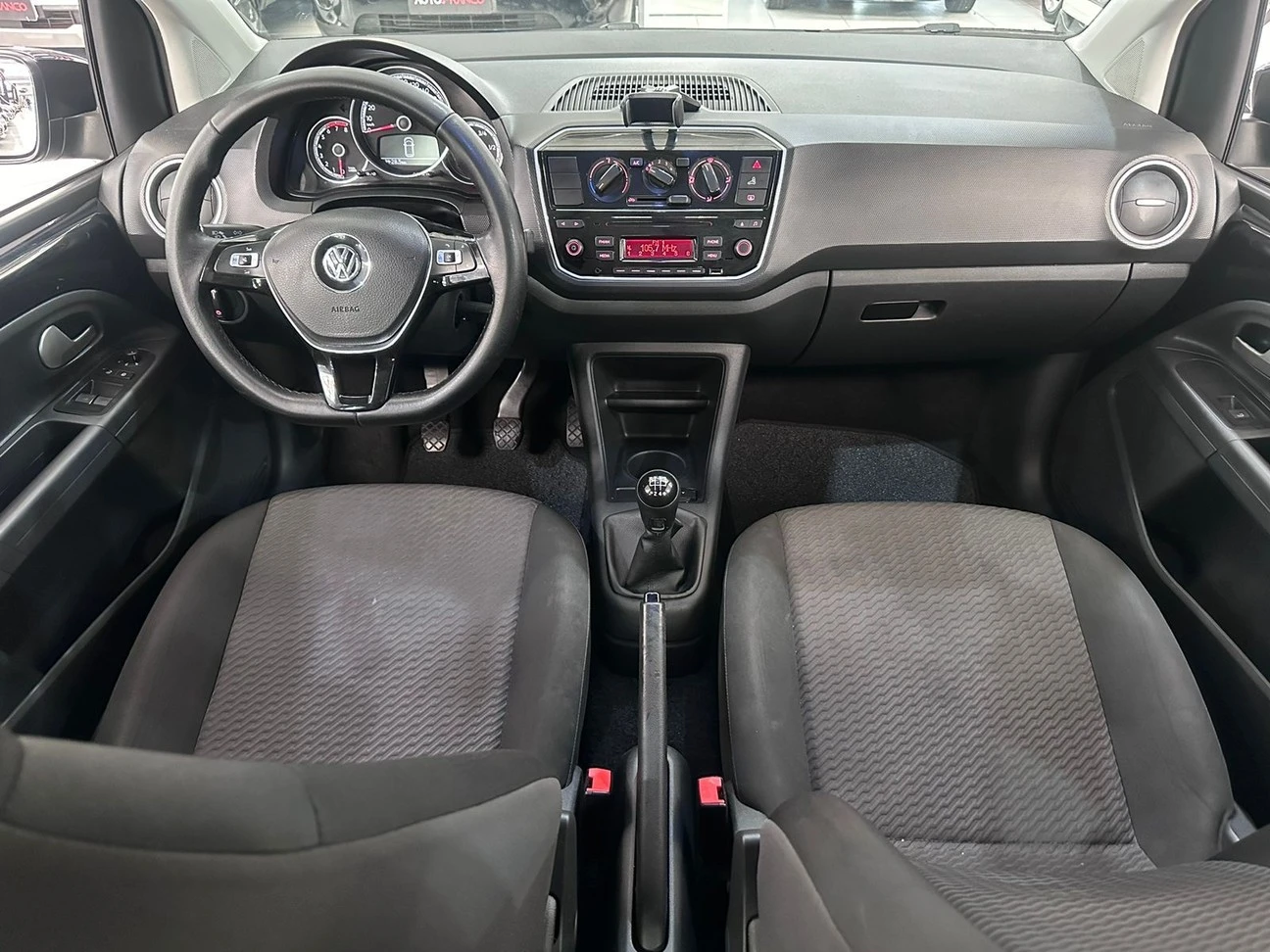 VOLKSWAGEN UP