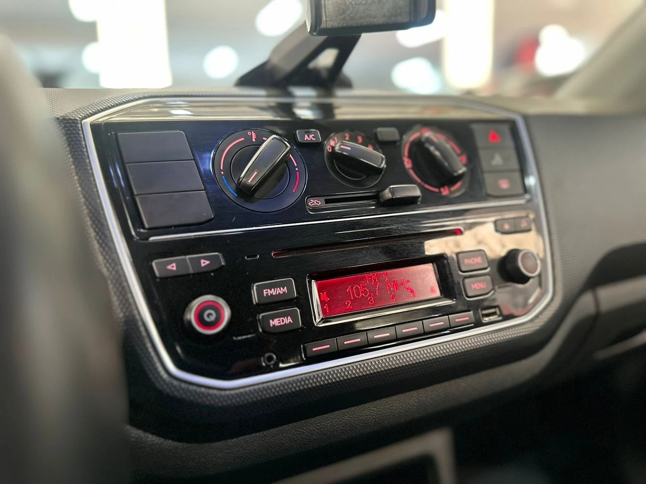VOLKSWAGEN UP