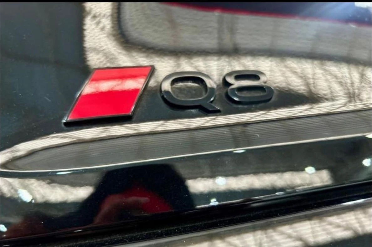 AUDI Q8