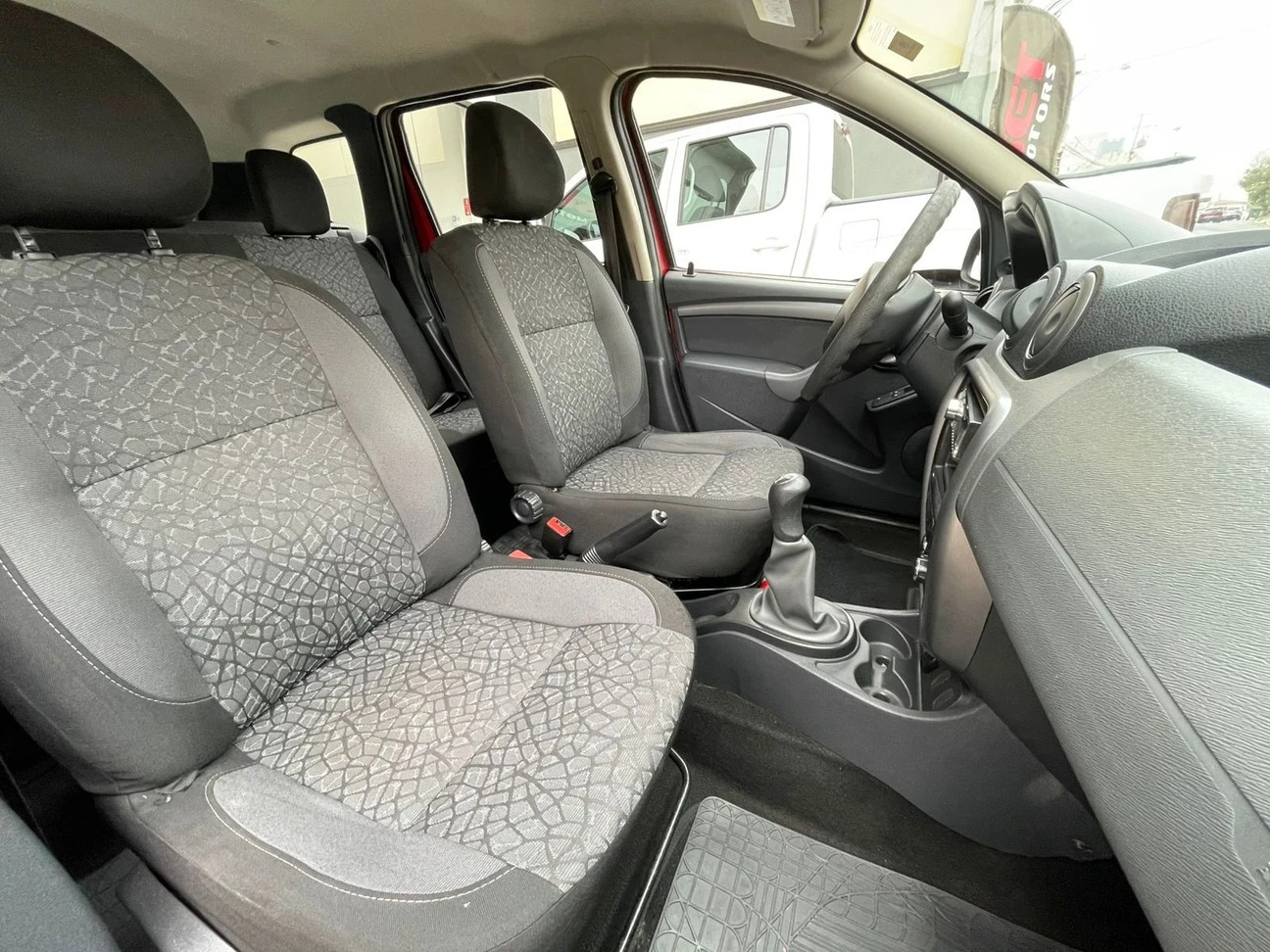 RENAULT DUSTER