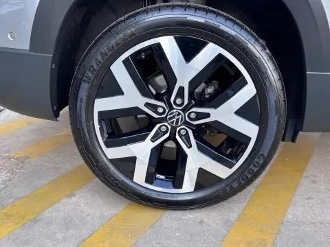 VOLKSWAGEN TAOS
