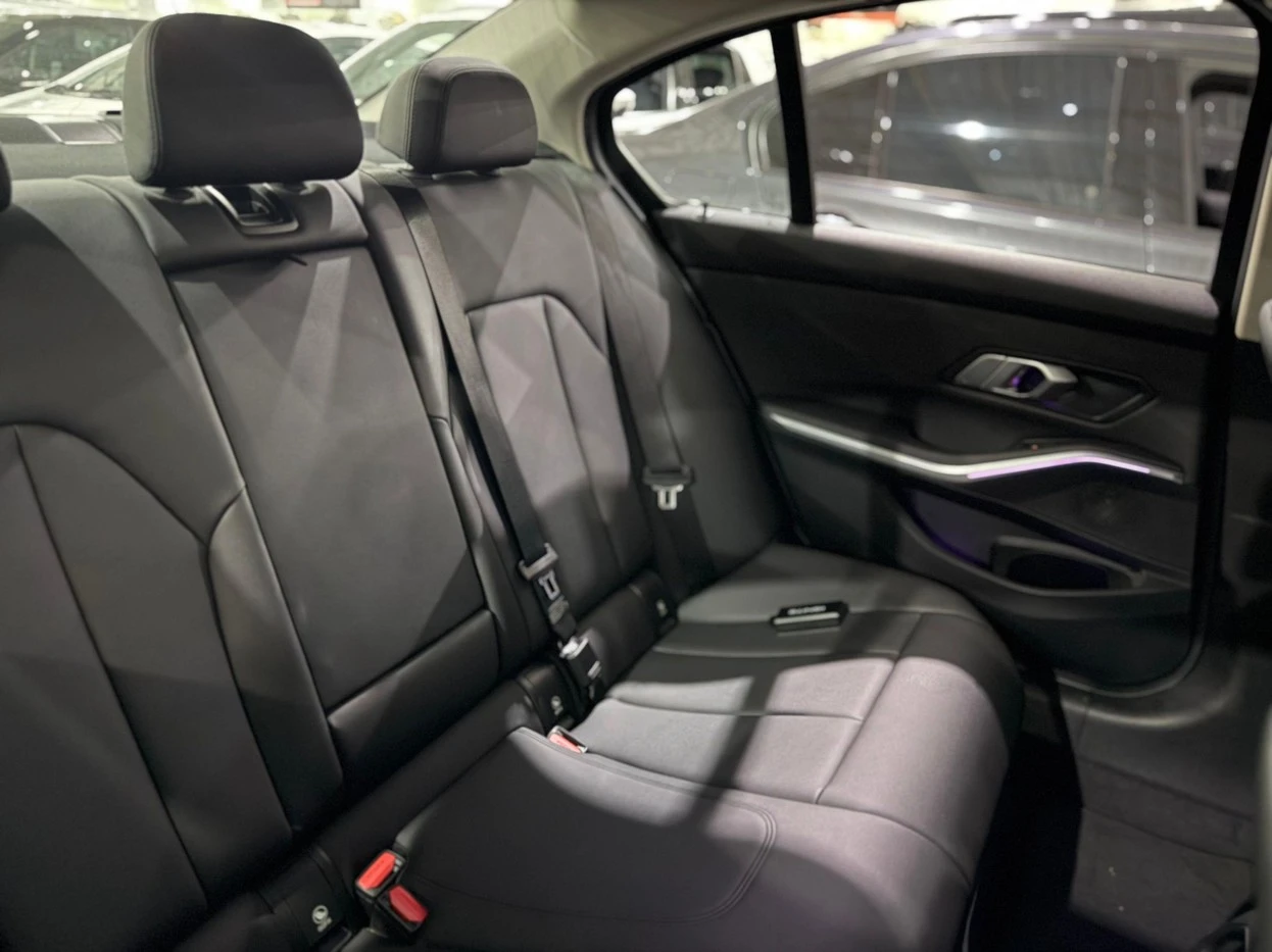 BMW 320i